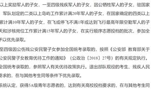 ?时尚先锋！亚历山大晒近日穿搭 另类黑色墨镜个性十足！